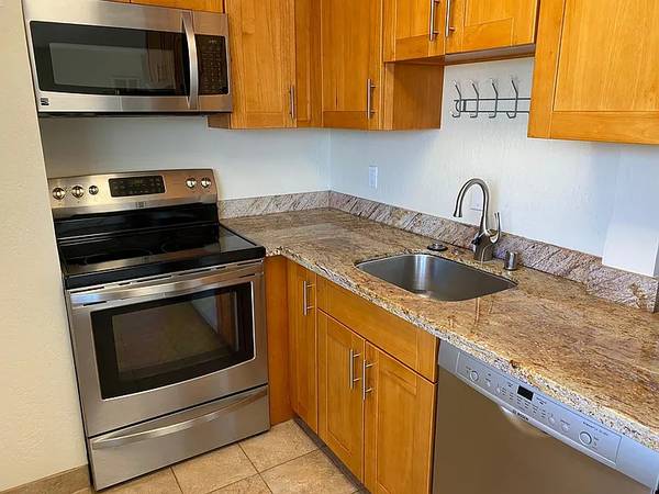 Listing photo 1 of 5