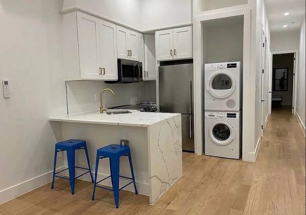 Listing photo 1 of 5