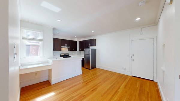 Listing photo 1 of 5