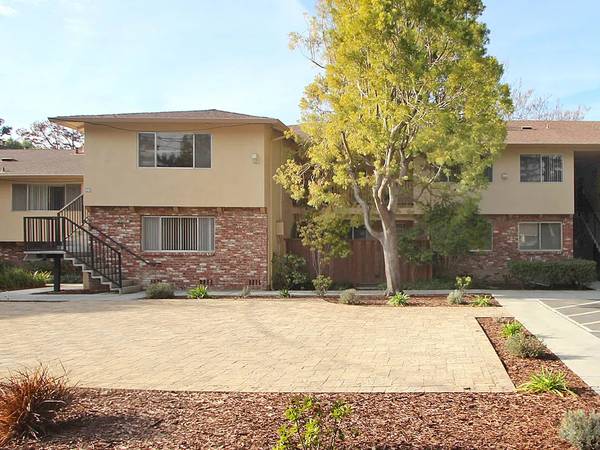 Listing photo 1 of 5