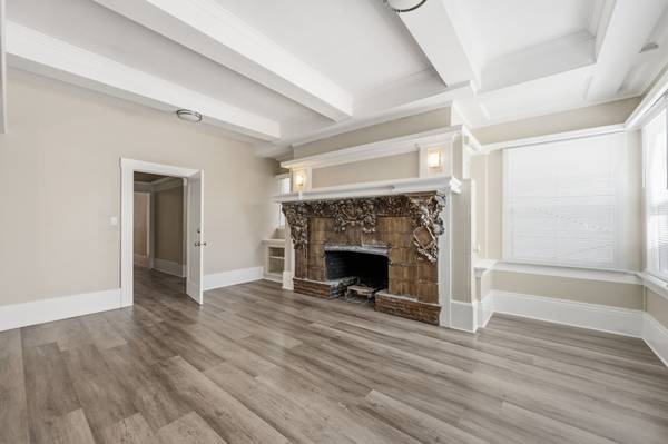 Listing photo 1 of 5