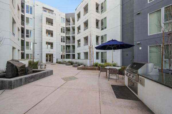 Listing photo 1 of 5