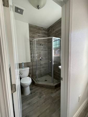 Listing photo 1 of 2