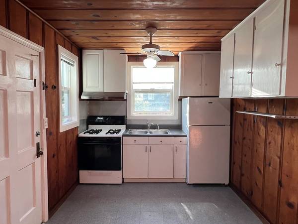 Listing photo 1 of 5