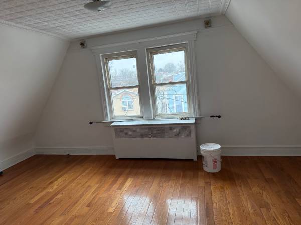 Listing photo 1 of 4