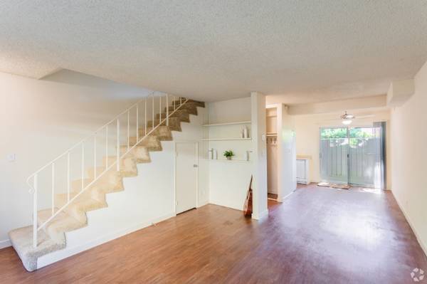 Listing photo 1 of 5