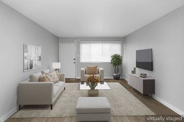 Listing photo 1 of 5