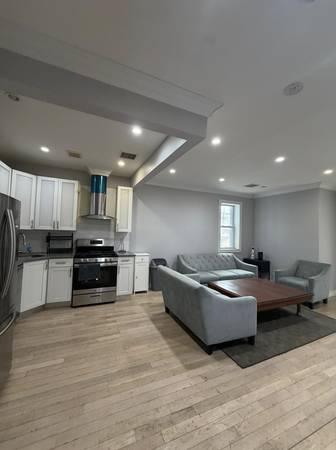 Listing photo 1 of 5