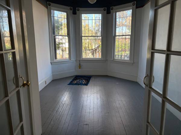 Listing photo 1 of 5