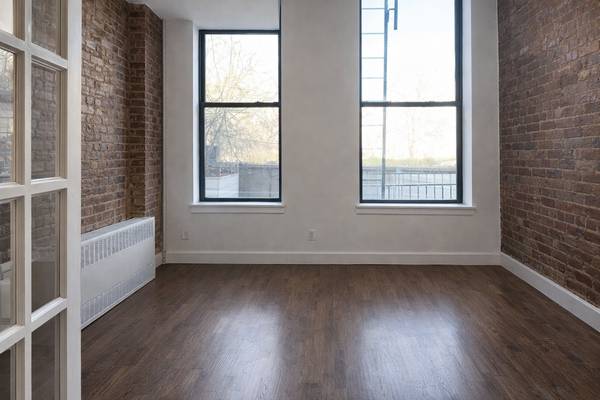 Listing photo 1 of 5