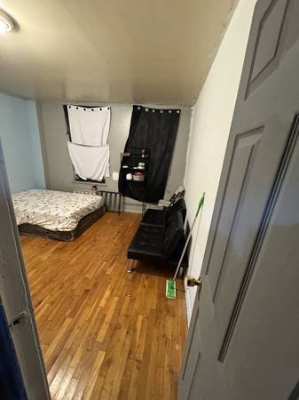 Listing photo 1 of 2