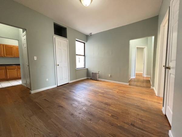 Listing photo 1 of 5