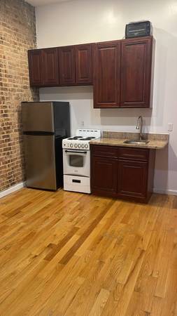 Listing photo 1 of 5