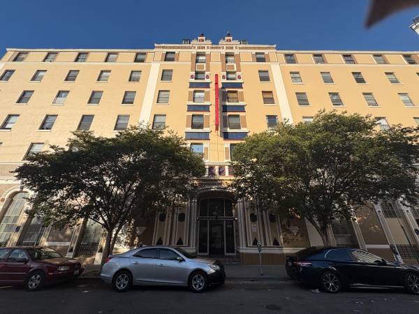 Listing photo 1 of 5