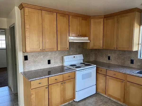 Listing photo 1 of 5