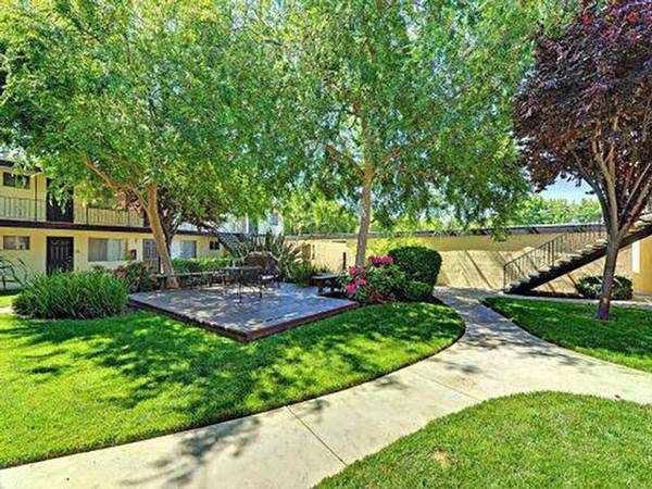 Listing photo 1 of 5