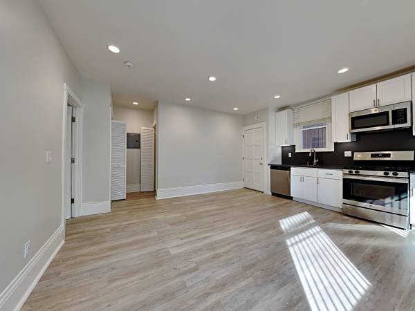 Listing photo 1 of 5