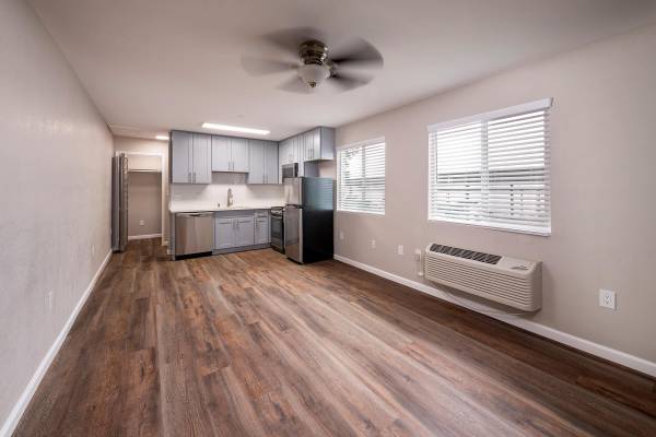 Listing photo 1 of 5