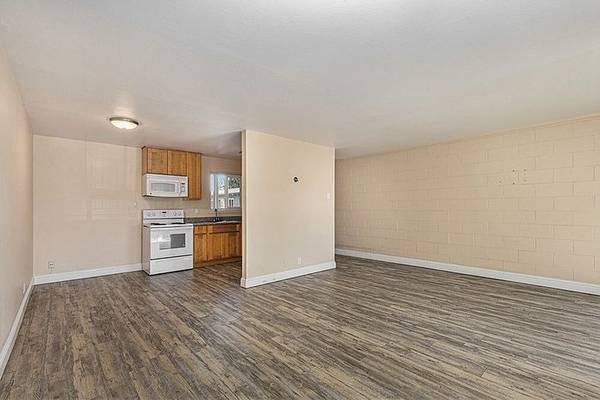 Listing photo 1 of 5