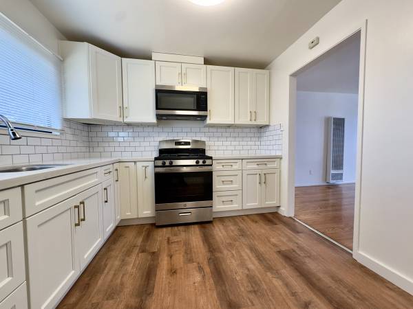 Listing photo 1 of 5