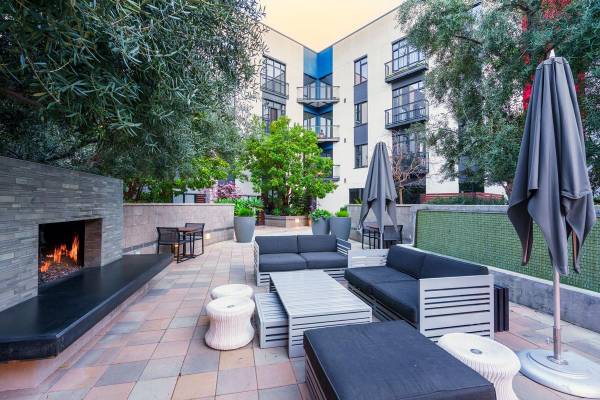 Listing photo 1 of 5