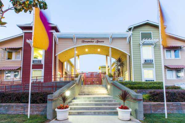 Listing photo 1 of 5