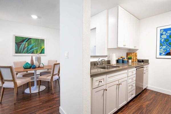 Listing photo 1 of 5