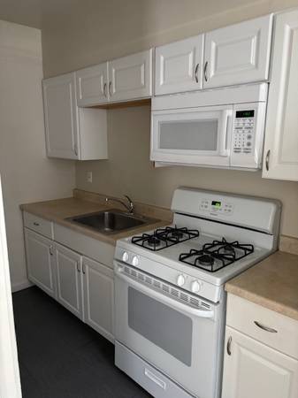 Listing photo 1 of 3