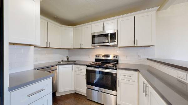 Listing photo 1 of 5