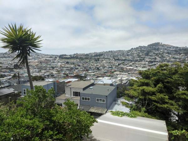 Listing photo 1 of 4