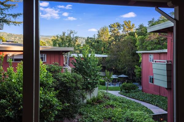 Listing photo 1 of 5