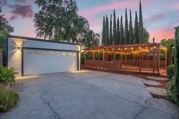 Listing photo 1 of 5