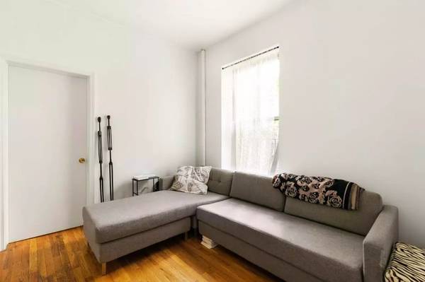 Listing photo 1 of 4