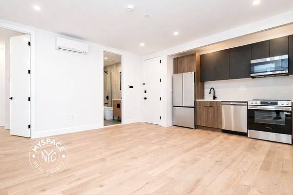 Listing photo 1 of 4