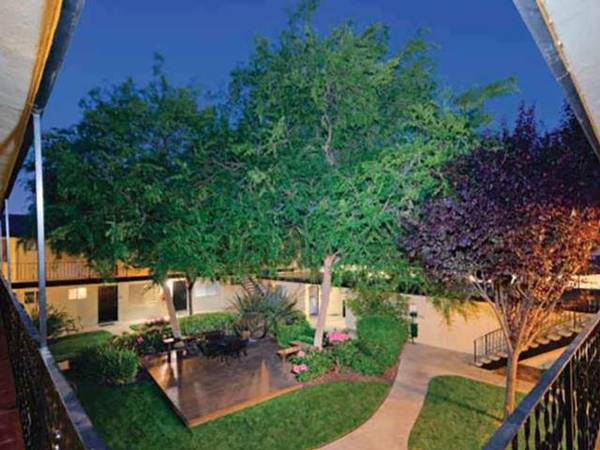 Listing photo 1 of 5