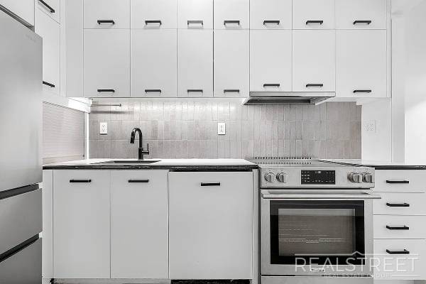 Listing photo 1 of 5