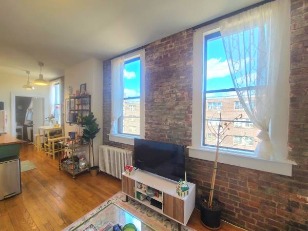 Listing photo 1 of 5