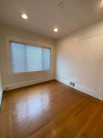 Listing photo 1 of 4