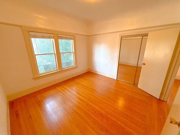 Listing photo 1 of 3