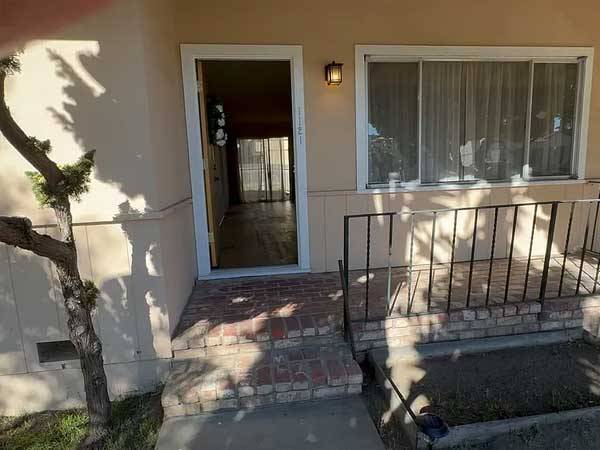 Listing photo 1 of 4