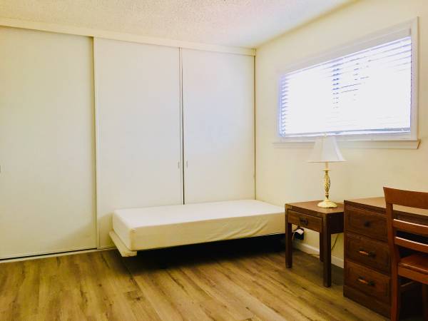 Listing photo 1 of 2