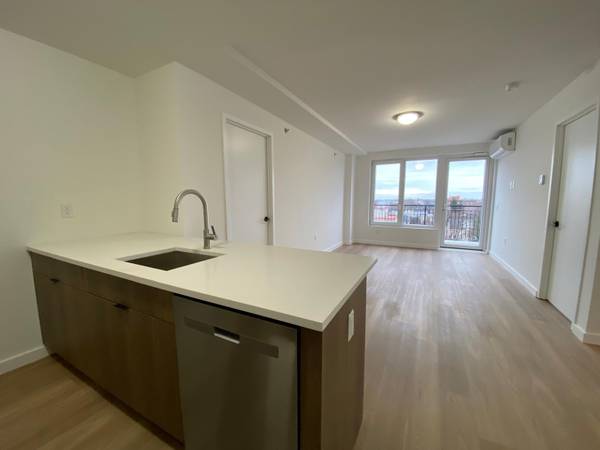 Listing photo 1 of 5