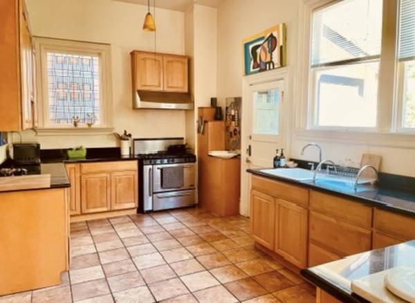 Listing photo 1 of 5