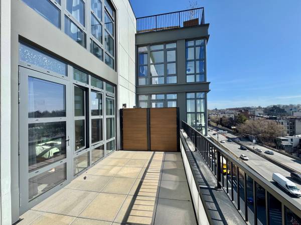 Listing photo 1 of 5