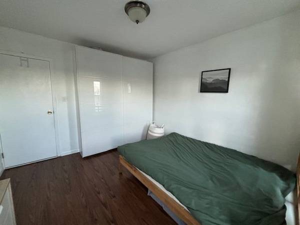 Listing photo 1 of 4
