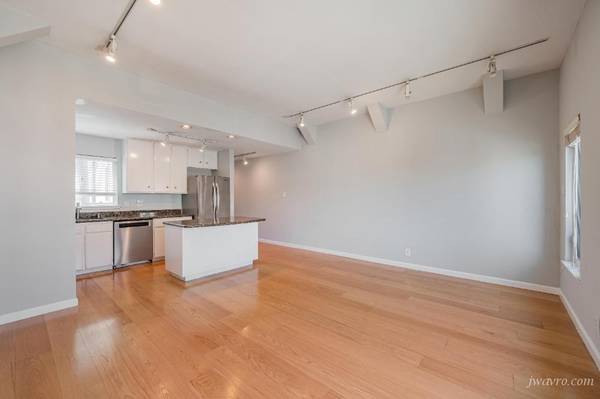 Listing photo 1 of 5