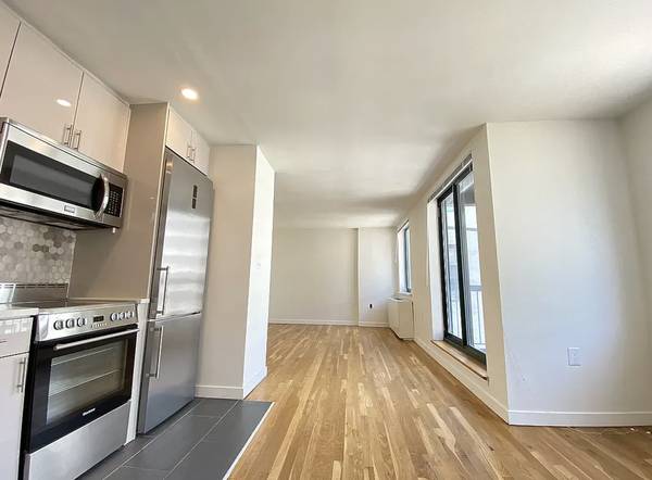 Listing photo 1 of 3