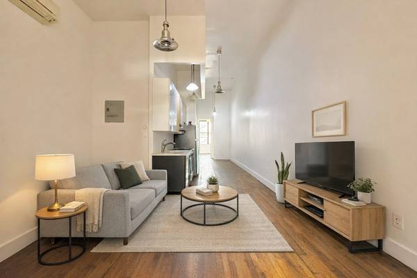 Listing photo 1 of 5