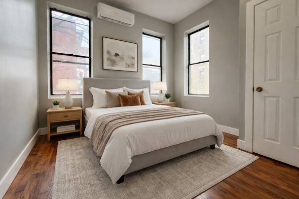 Listing photo 1 of 5