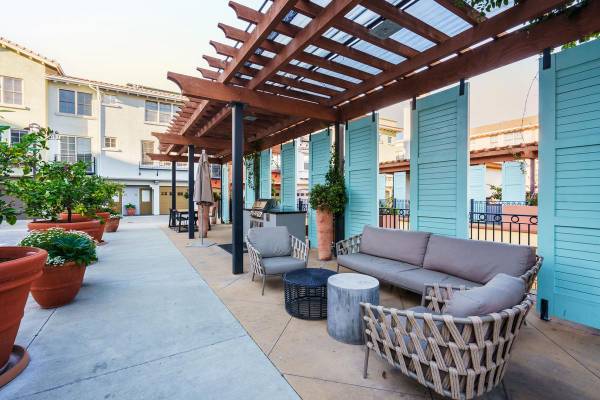 Listing photo 1 of 5